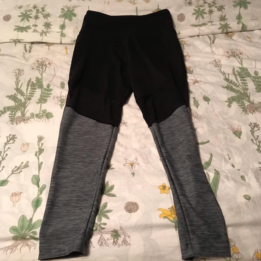 PINK activewear mesh leggings.